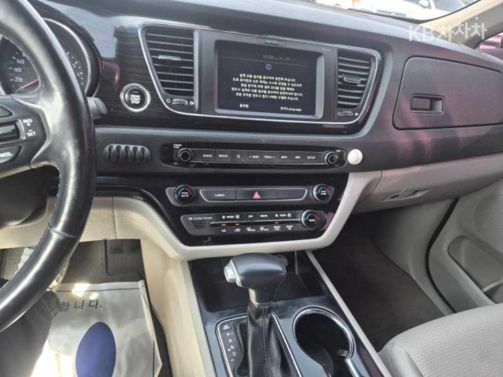 Kia Carnival — miniaturë 5