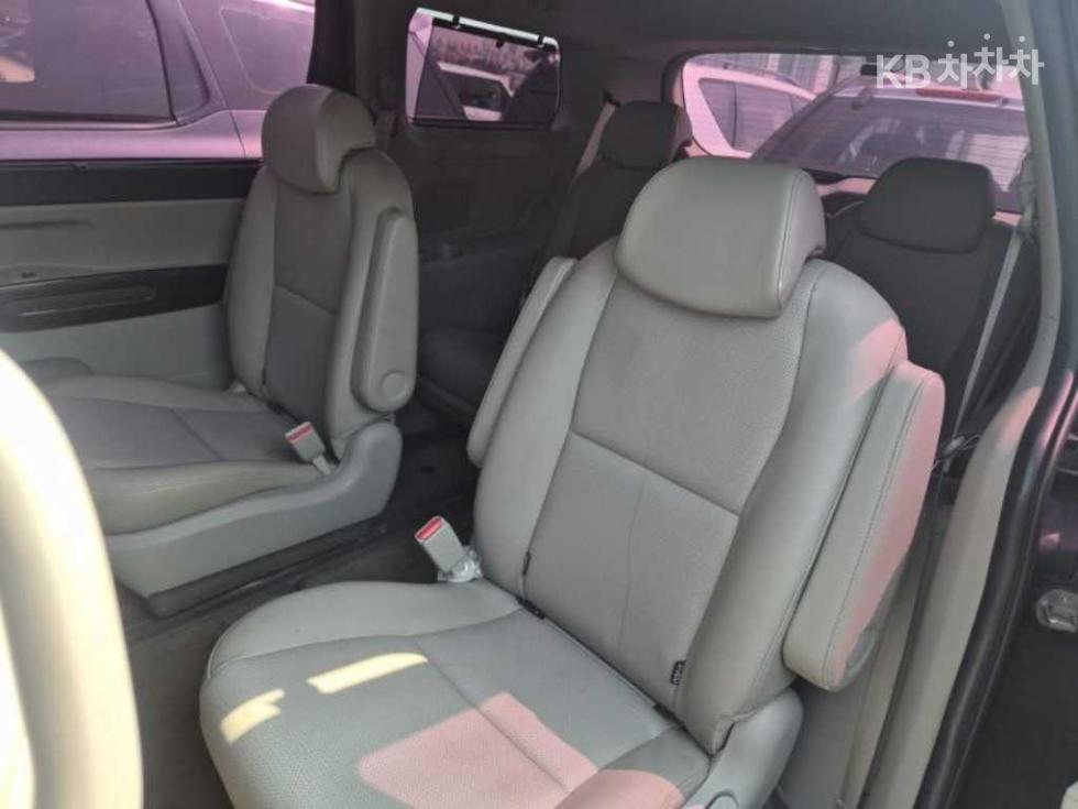Kia Carnival — miniaturë 9