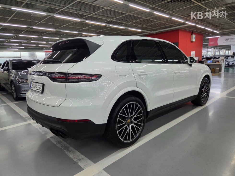 Porsche Cayenne — miniaturë 3