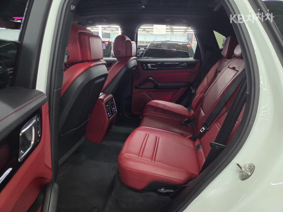 Porsche Cayenne — miniaturë 24