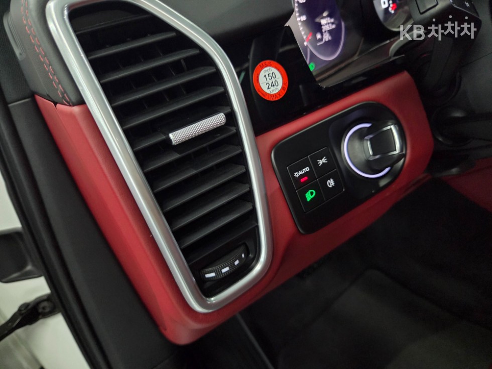 Porsche Cayenne — miniaturë 10