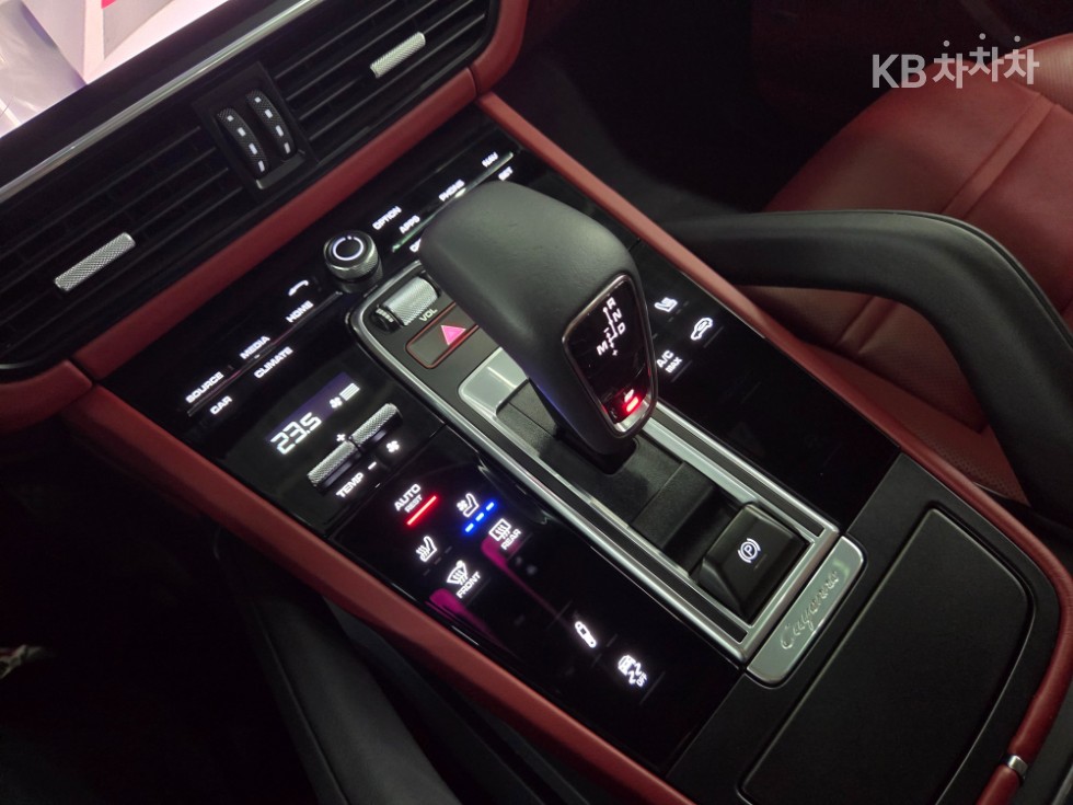 Porsche Cayenne — miniaturë 18