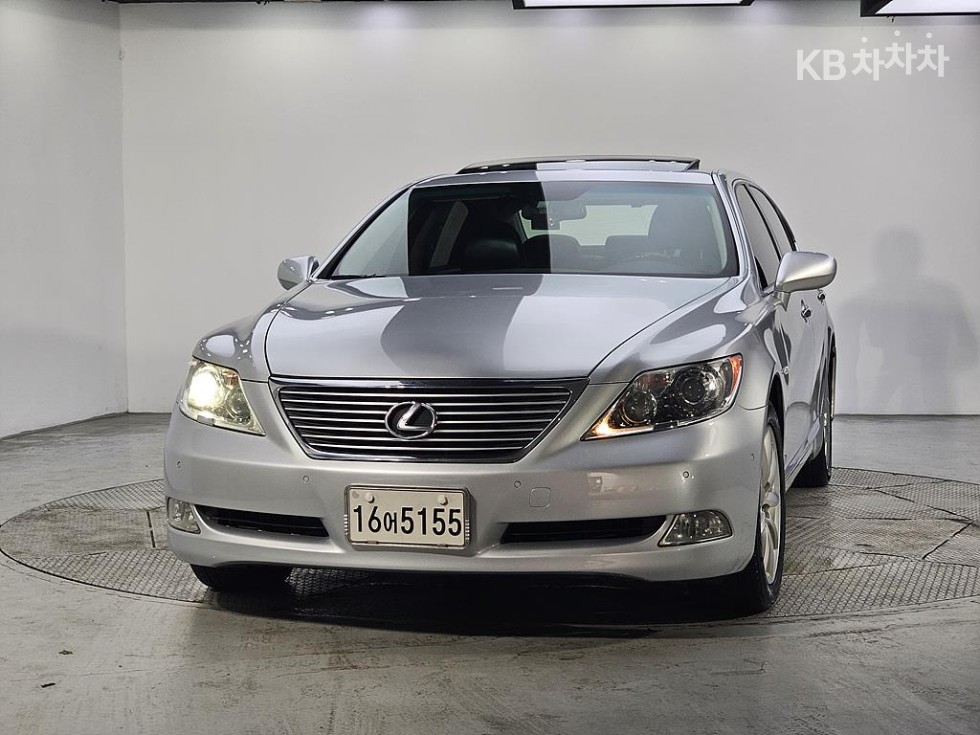 Lexus LS — miniaturë 2