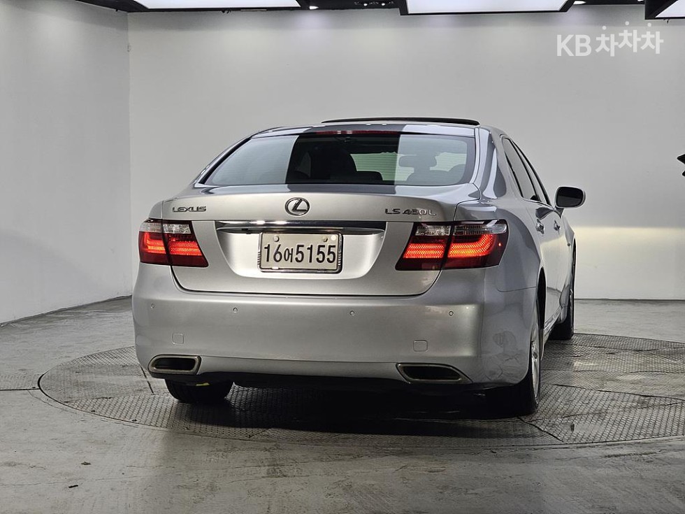 Lexus LS — miniaturë 3