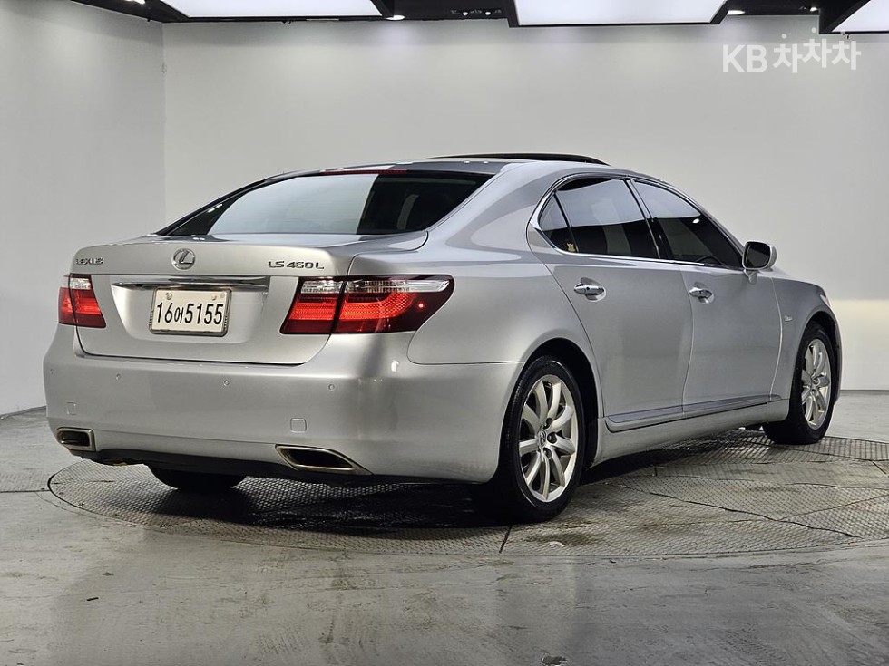 Lexus LS — miniaturë 4