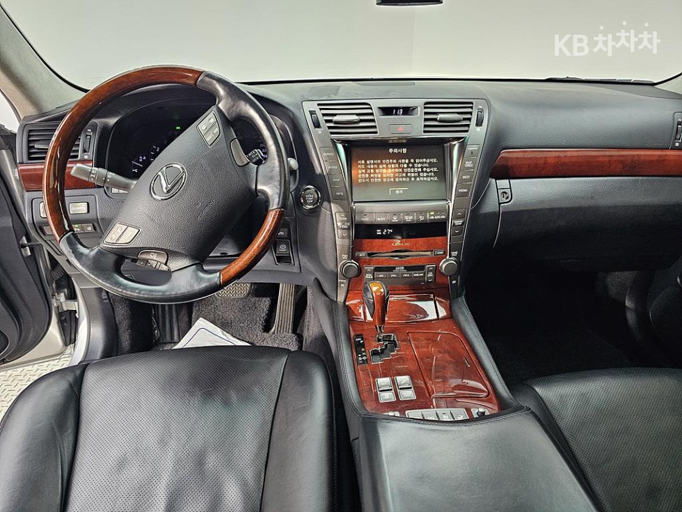 Lexus LS — miniaturë 5