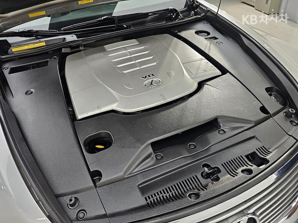 Lexus LS — miniaturë 6