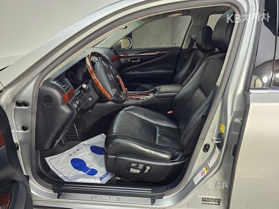 Lexus LS — miniaturë 8