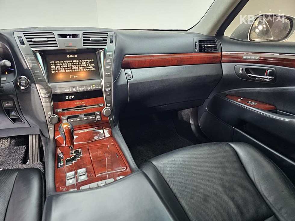 Lexus LS — miniaturë 10