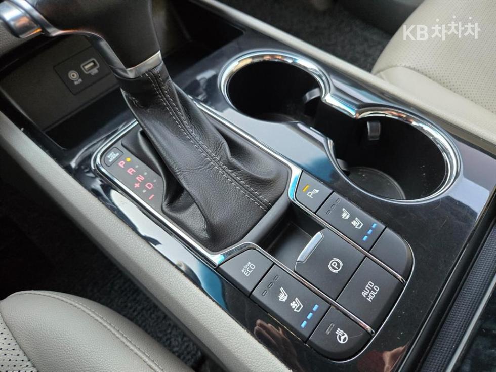 Kia Carnival — miniaturë 7