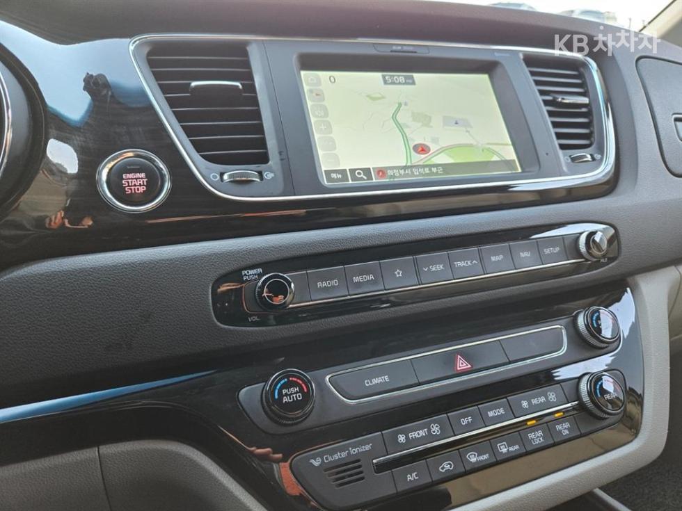 Kia Carnival — miniaturë 8