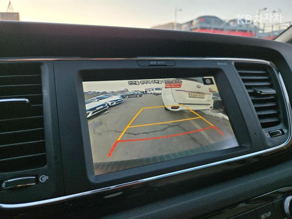 Kia Carnival — miniaturë 9