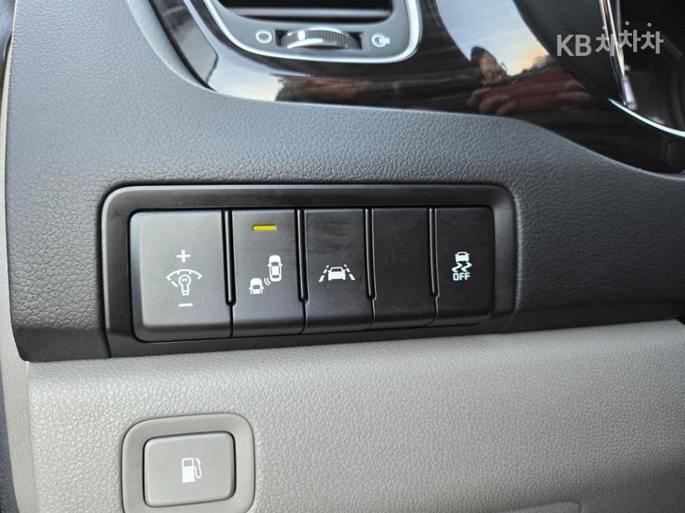 Kia Carnival — miniaturë 10