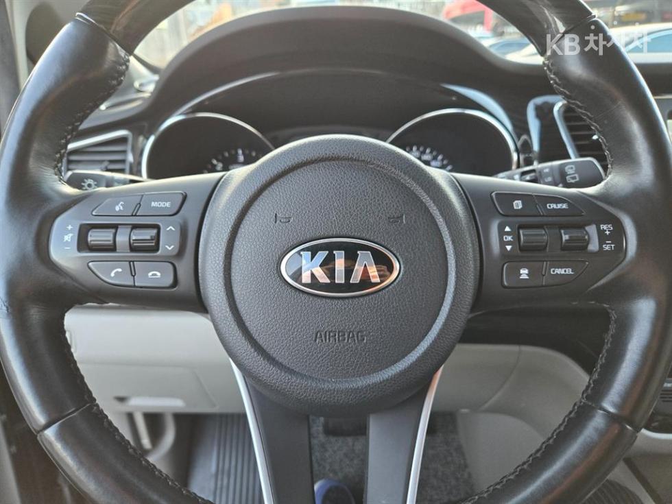 Kia Carnival — miniaturë 11
