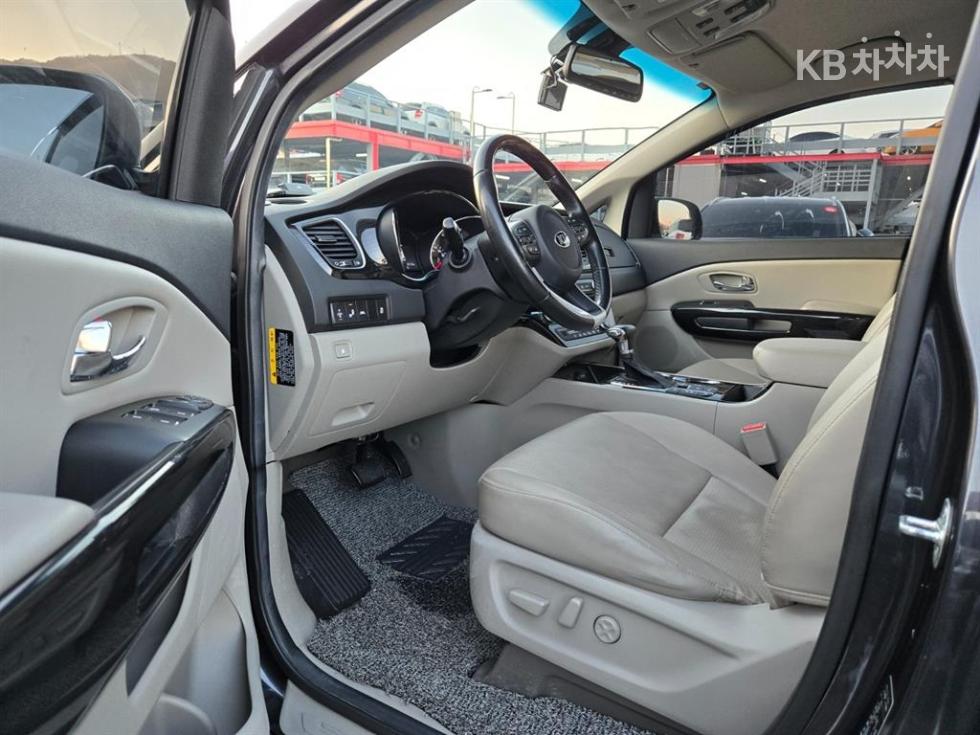 Kia Carnival — miniaturë 14