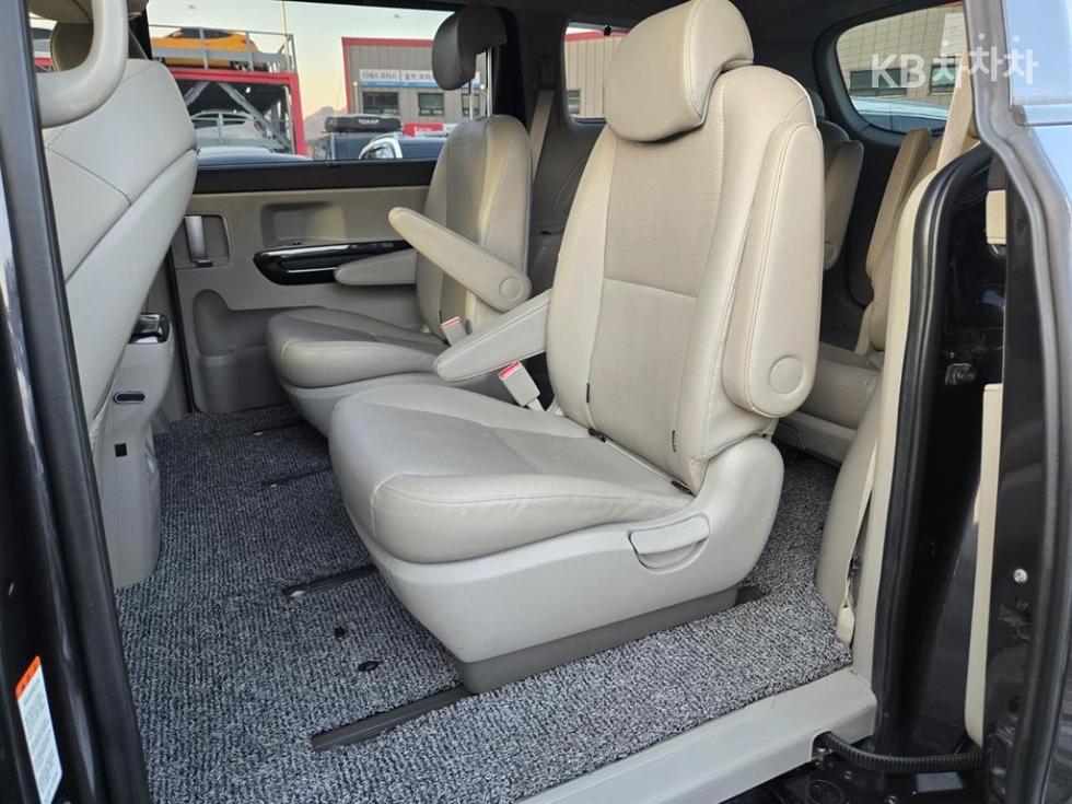 Kia Carnival — miniaturë 15