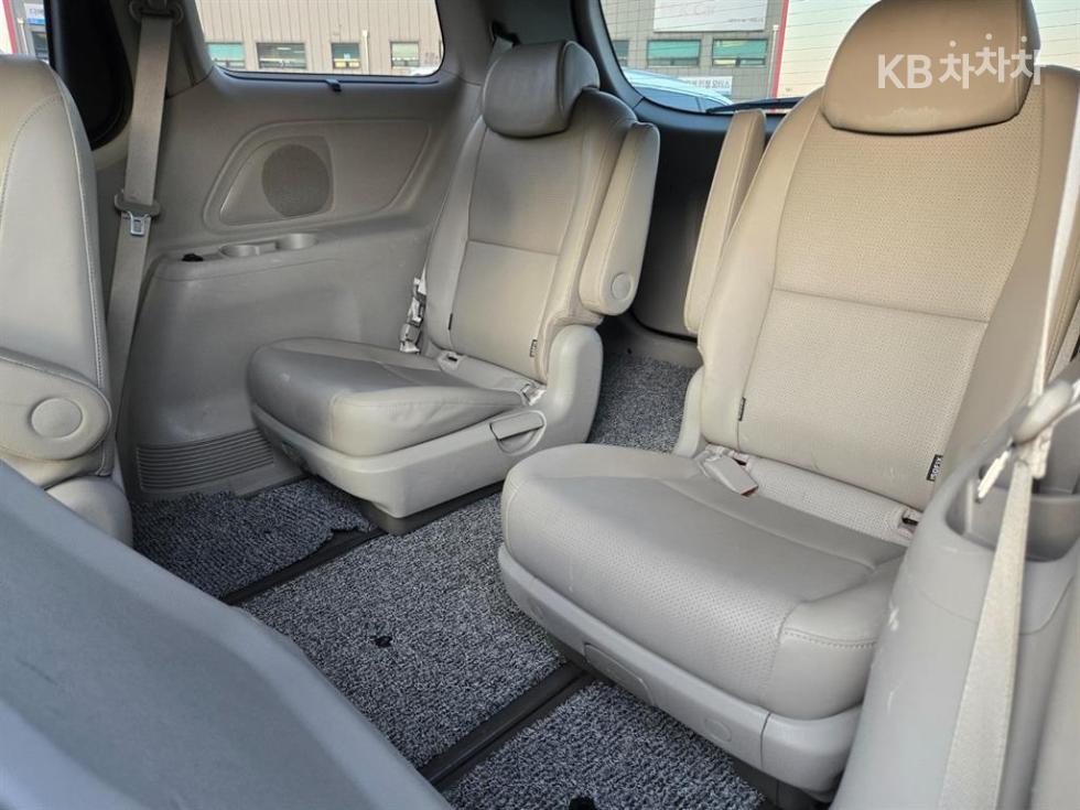 Kia Carnival — miniaturë 16