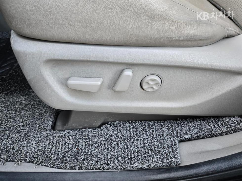Kia Carnival — miniaturë 17