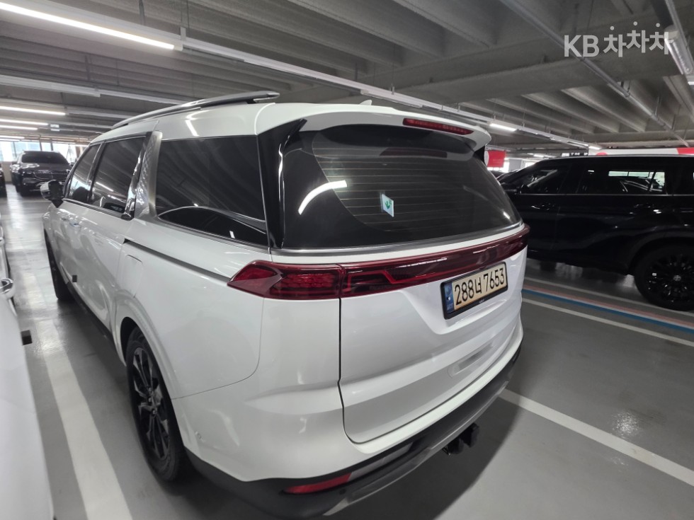 Kia Carnival — miniaturë 4