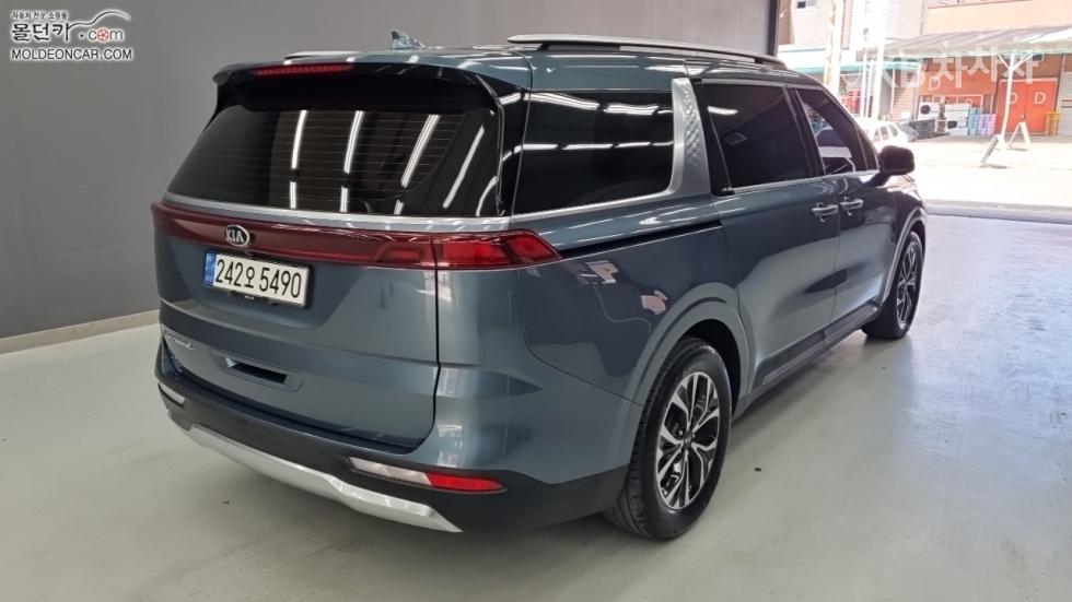 Kia Carnival — miniaturë 2