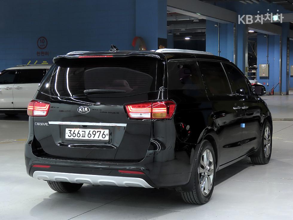 Kia Carnival — miniaturë 4