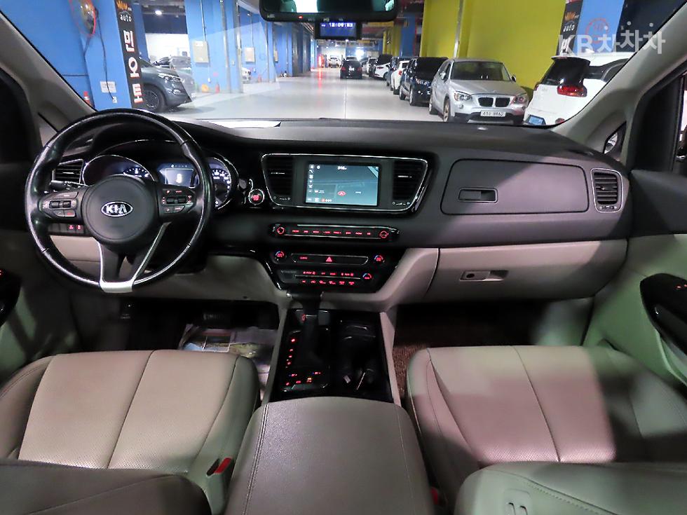 Kia Carnival — miniaturë 5