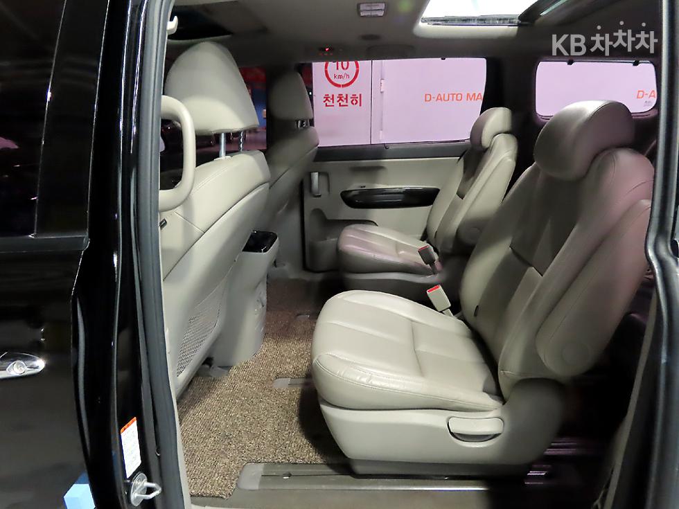 Kia Carnival — miniaturë 7