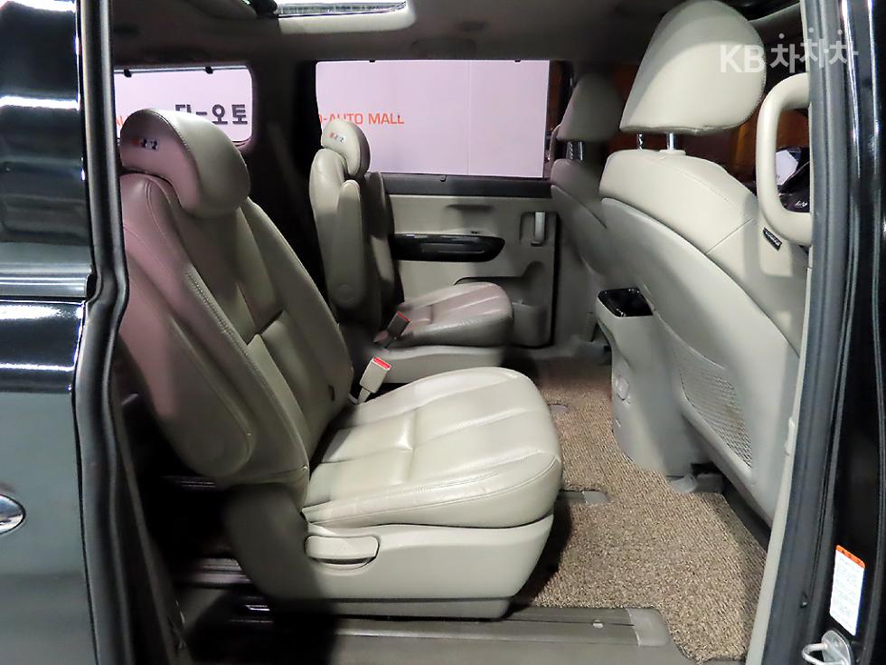 Kia Carnival — miniaturë 9