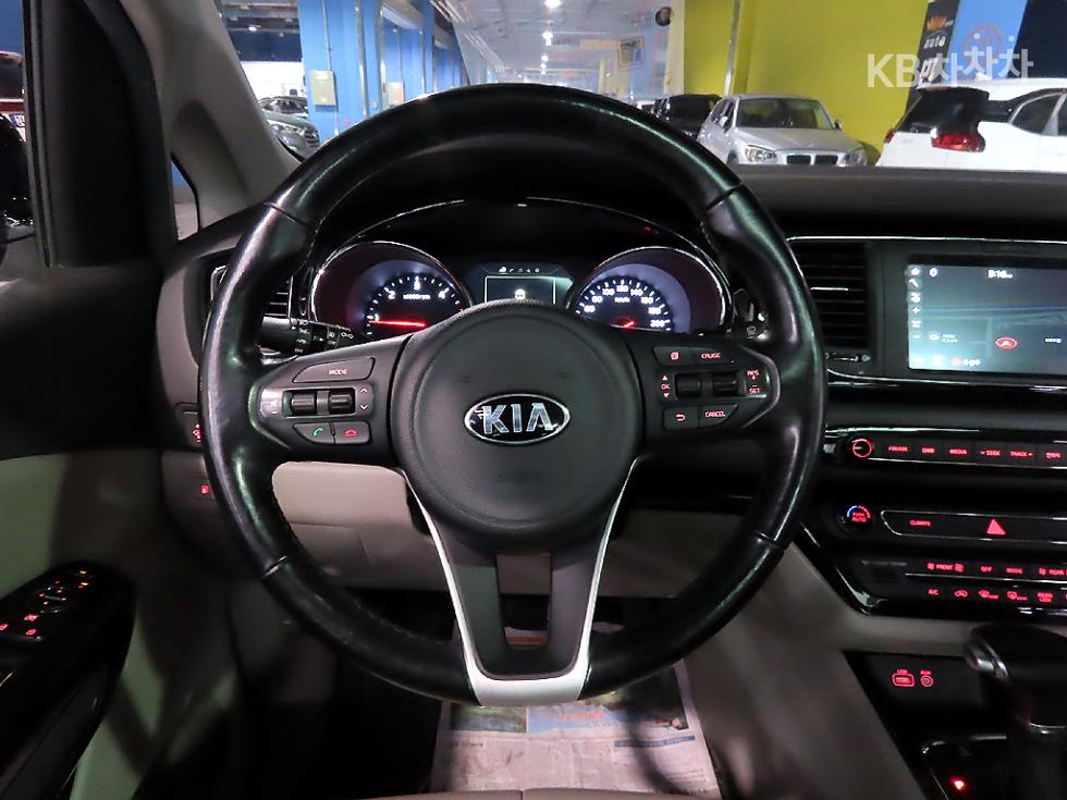 Kia Carnival — miniaturë 11