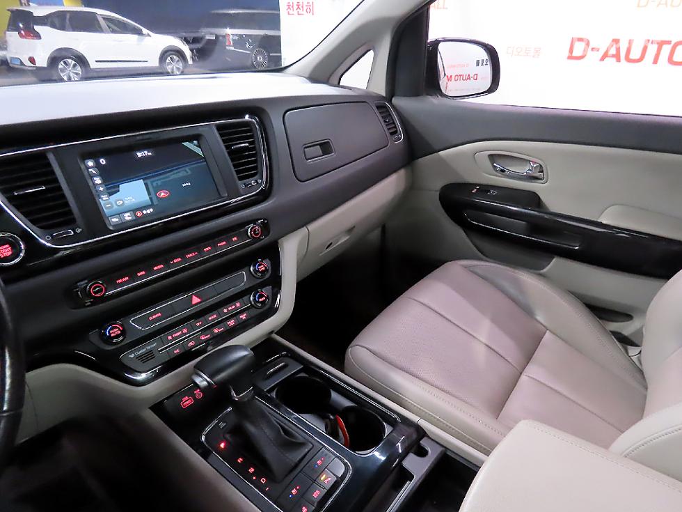 Kia Carnival — miniaturë 12