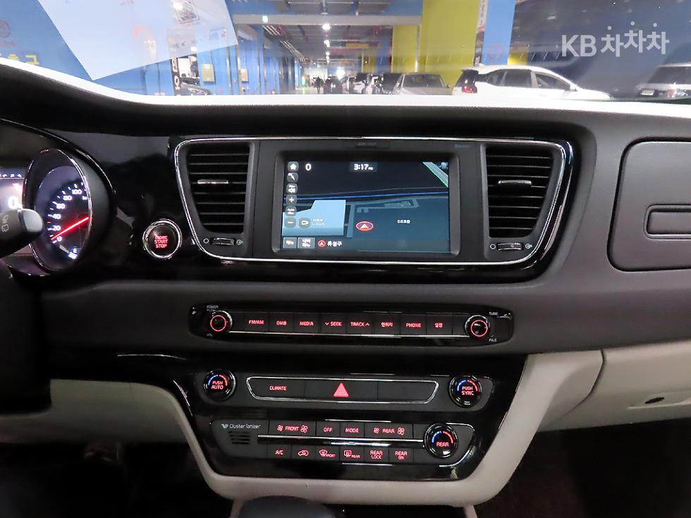 Kia Carnival — miniaturë 13