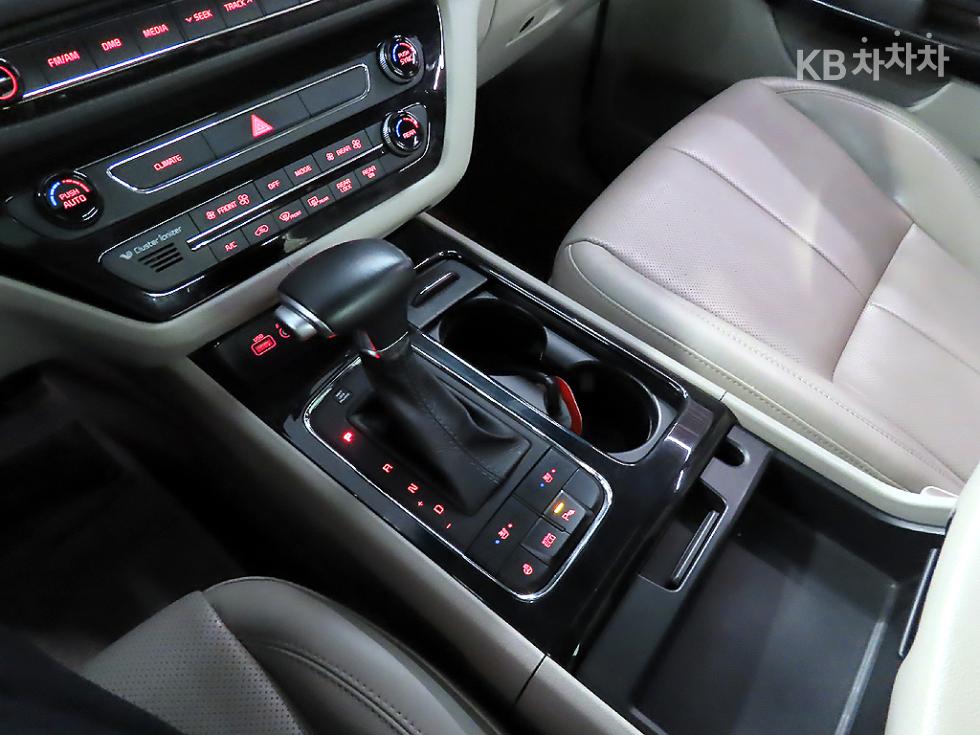 Kia Carnival — miniaturë 14