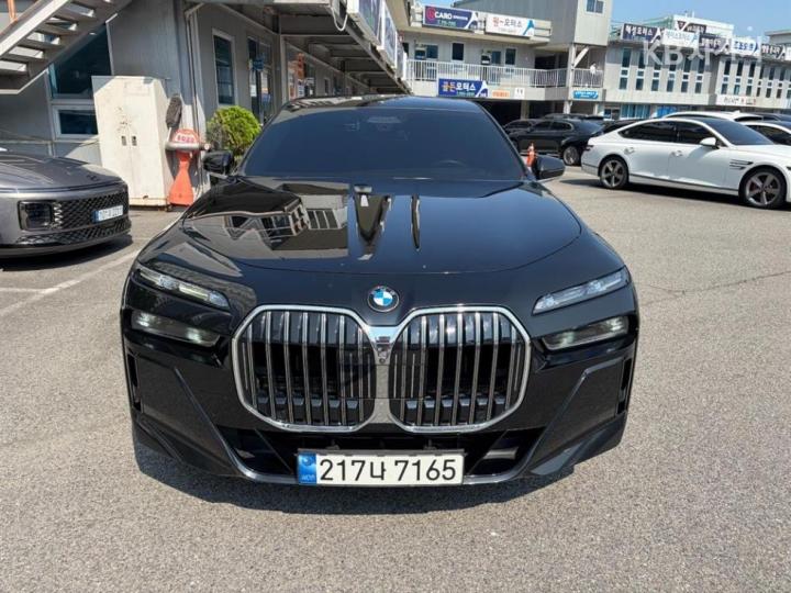 BMW 7er 740i sDrive M Sport — foto 1