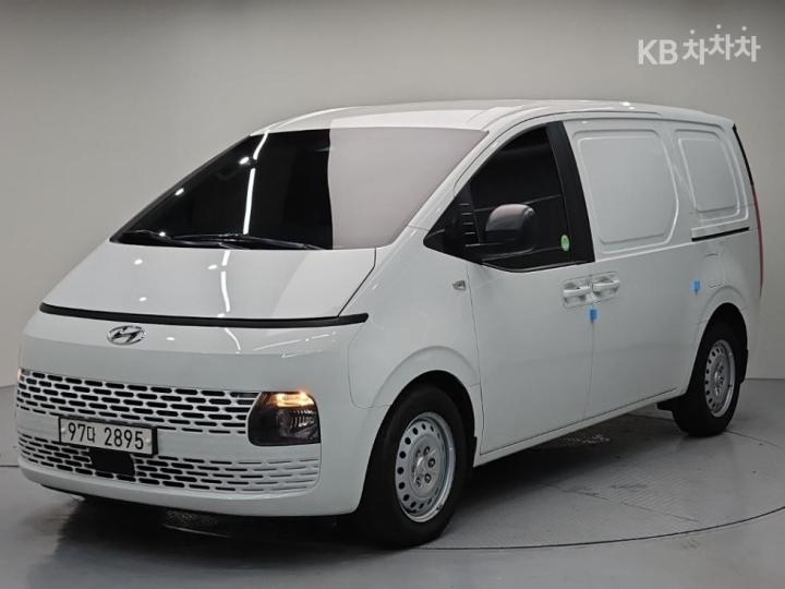 Hyundai Staria 2.2  3  smart — foto 1