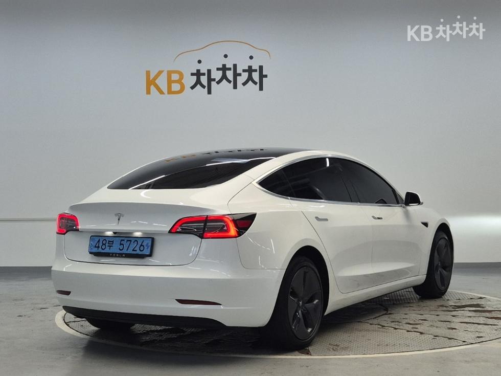 Tesla Model 3 — miniaturë 3