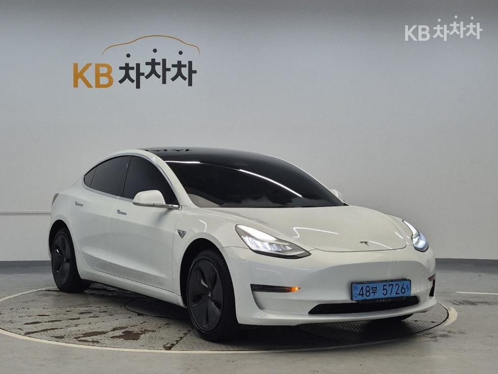 Tesla Model 3 — miniaturë 4
