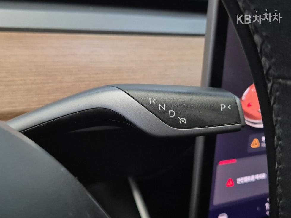 Tesla Model 3 — miniaturë 8