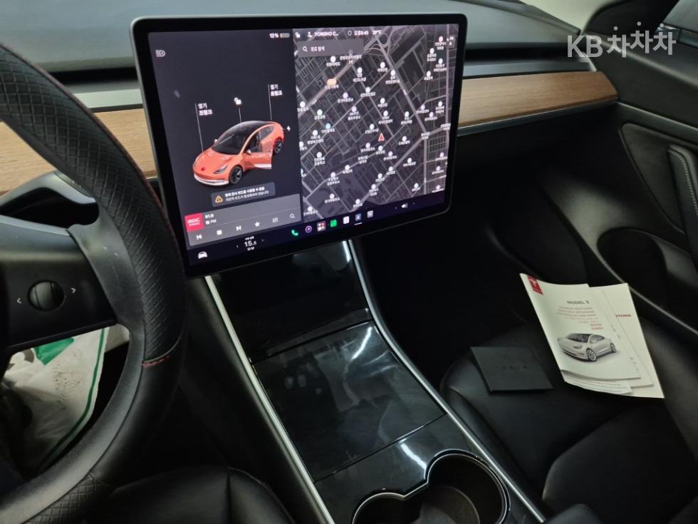 Tesla Model 3 — miniaturë 10