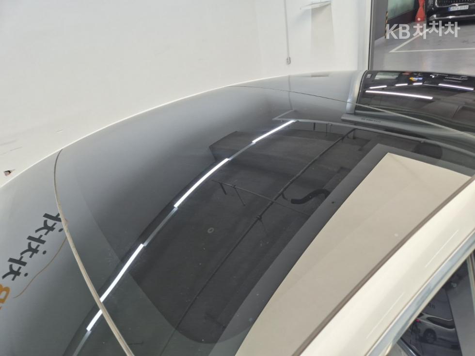 Tesla Model 3 — miniaturë 13