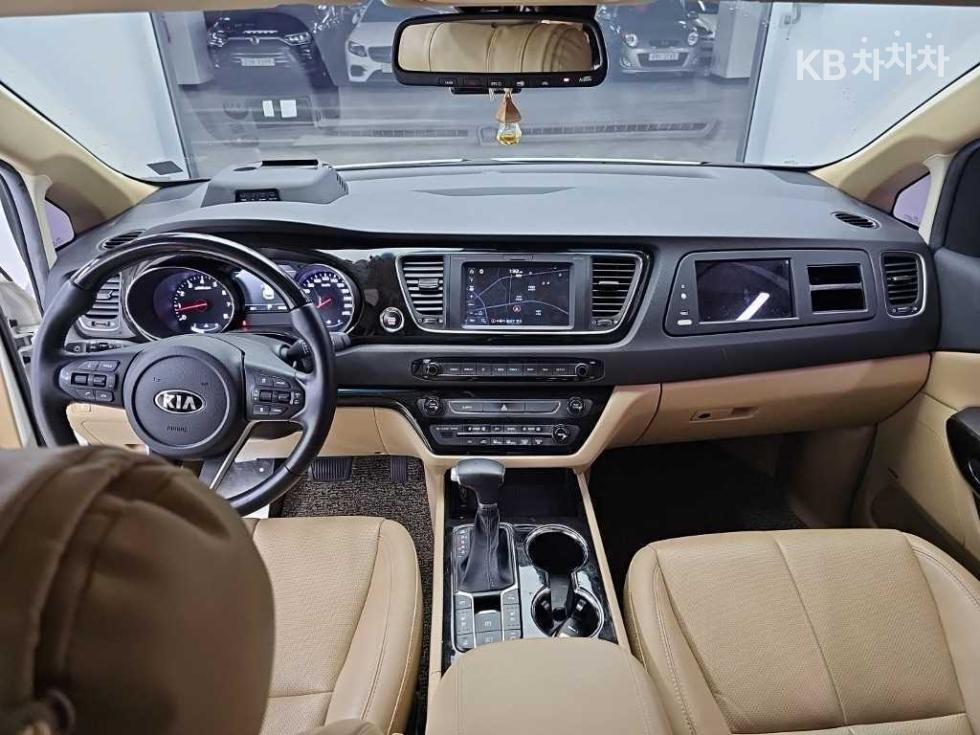 Kia Carnival — miniaturë 7