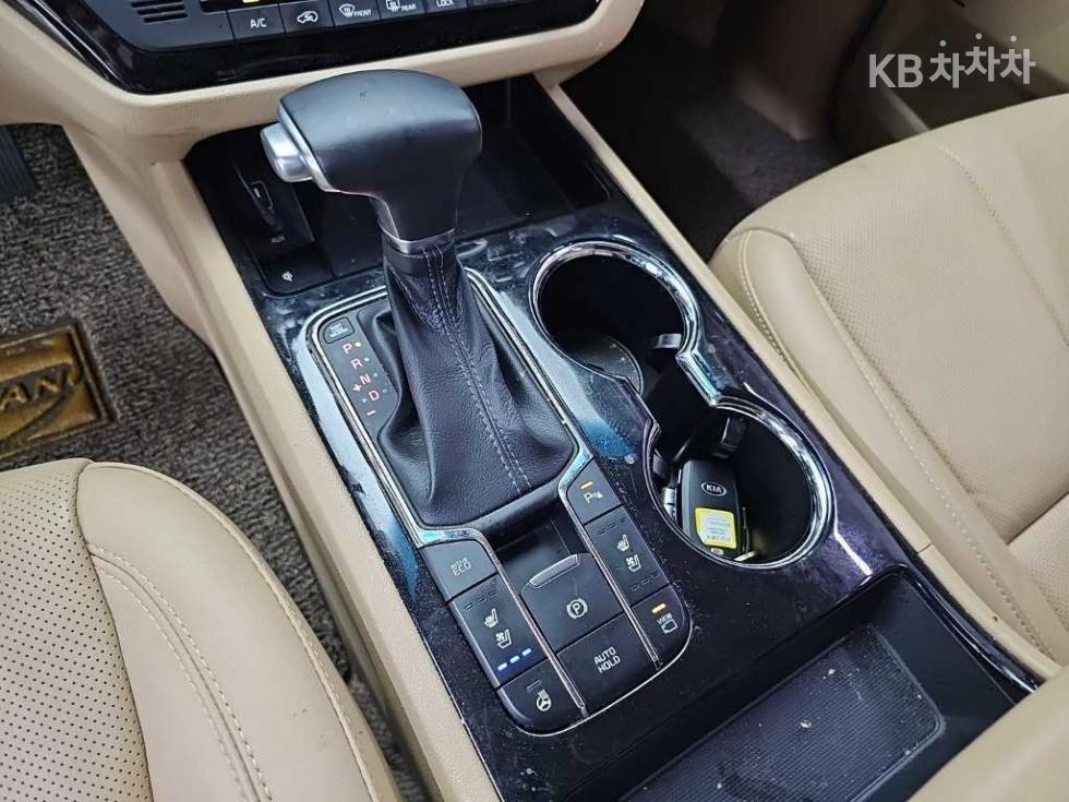 Kia Carnival — miniaturë 8