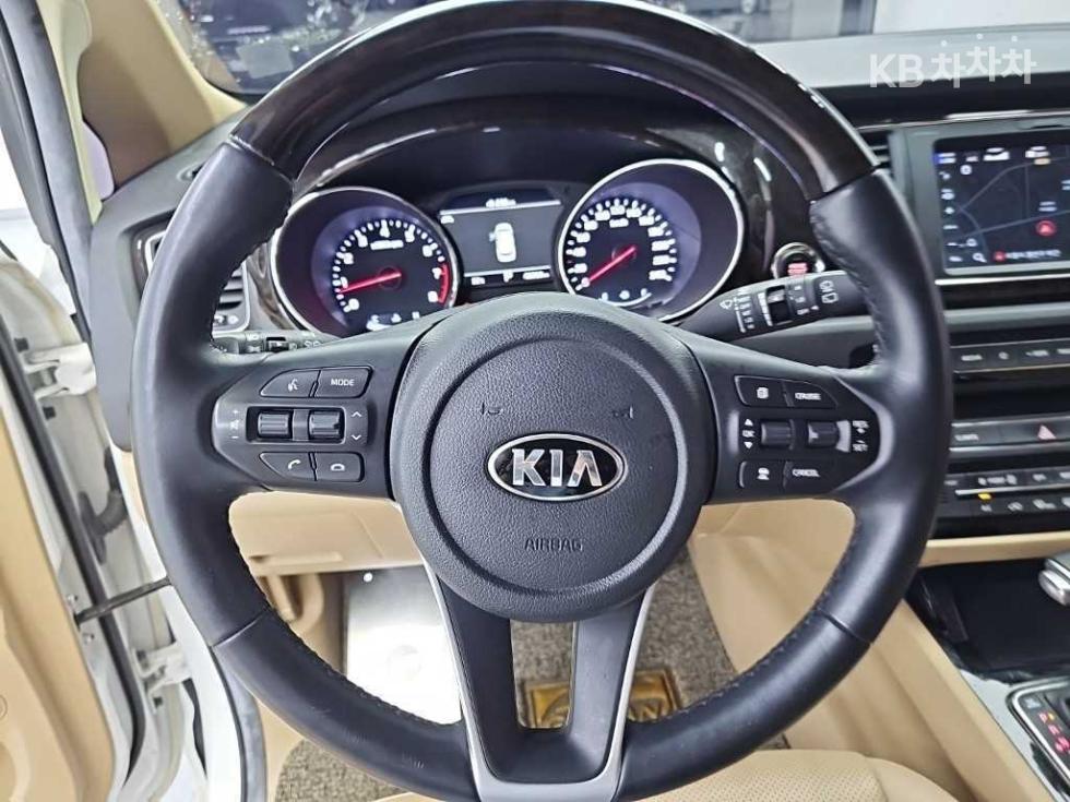 Kia Carnival — miniaturë 9