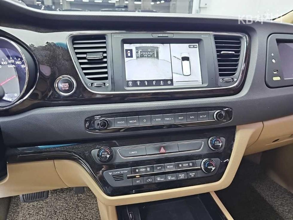 Kia Carnival — miniaturë 10