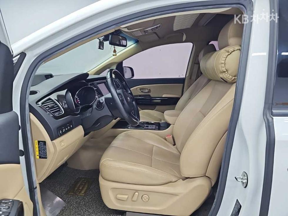 Kia Carnival — miniaturë 11