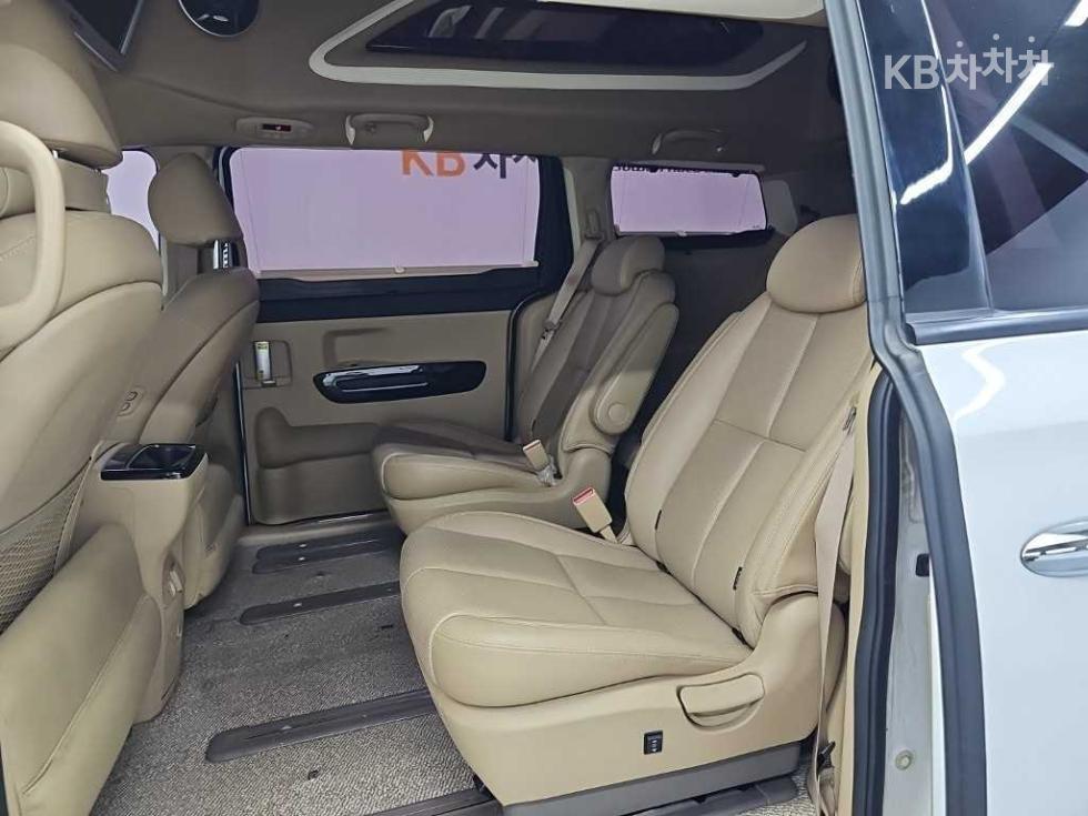 Kia Carnival — miniaturë 12