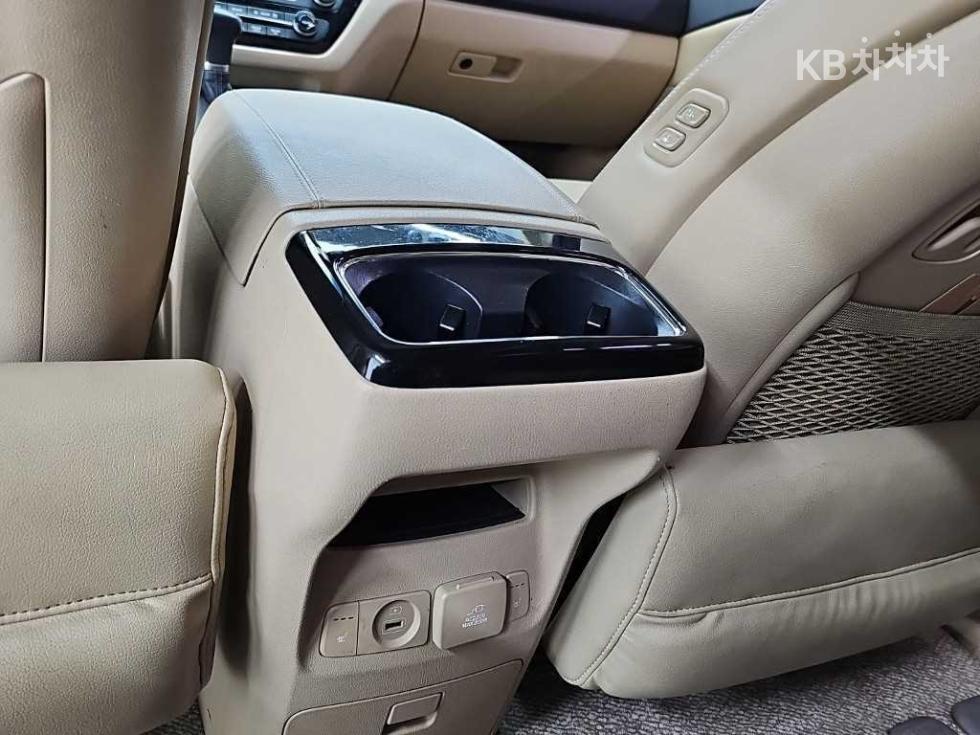 Kia Carnival — miniaturë 13