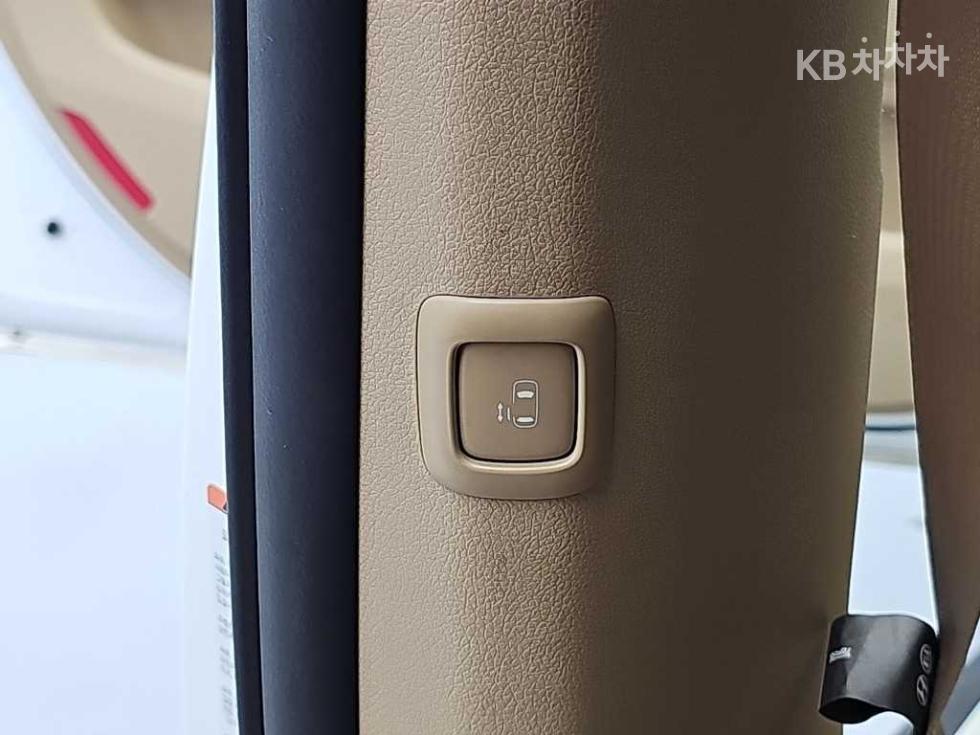 Kia Carnival — miniaturë 15