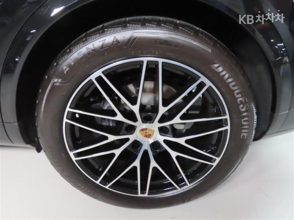 Porsche Cayenne — miniaturë 16