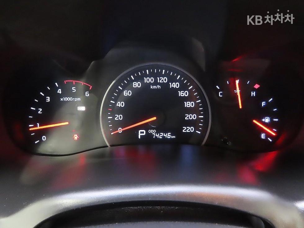 Kia Carnival — miniaturë 6