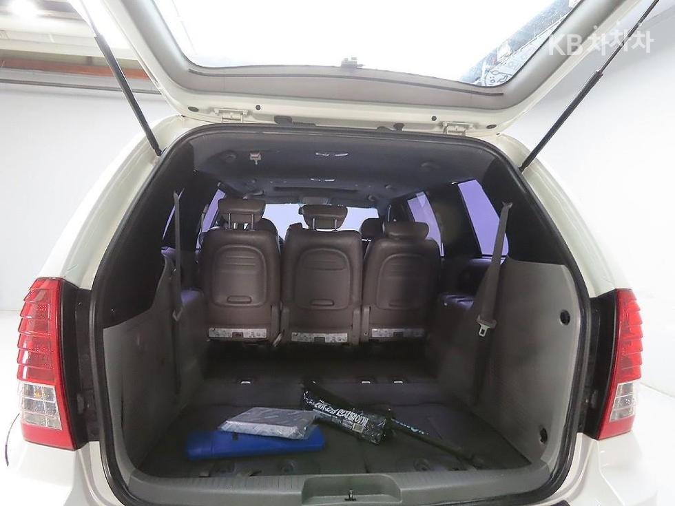 Kia Carnival — miniaturë 9